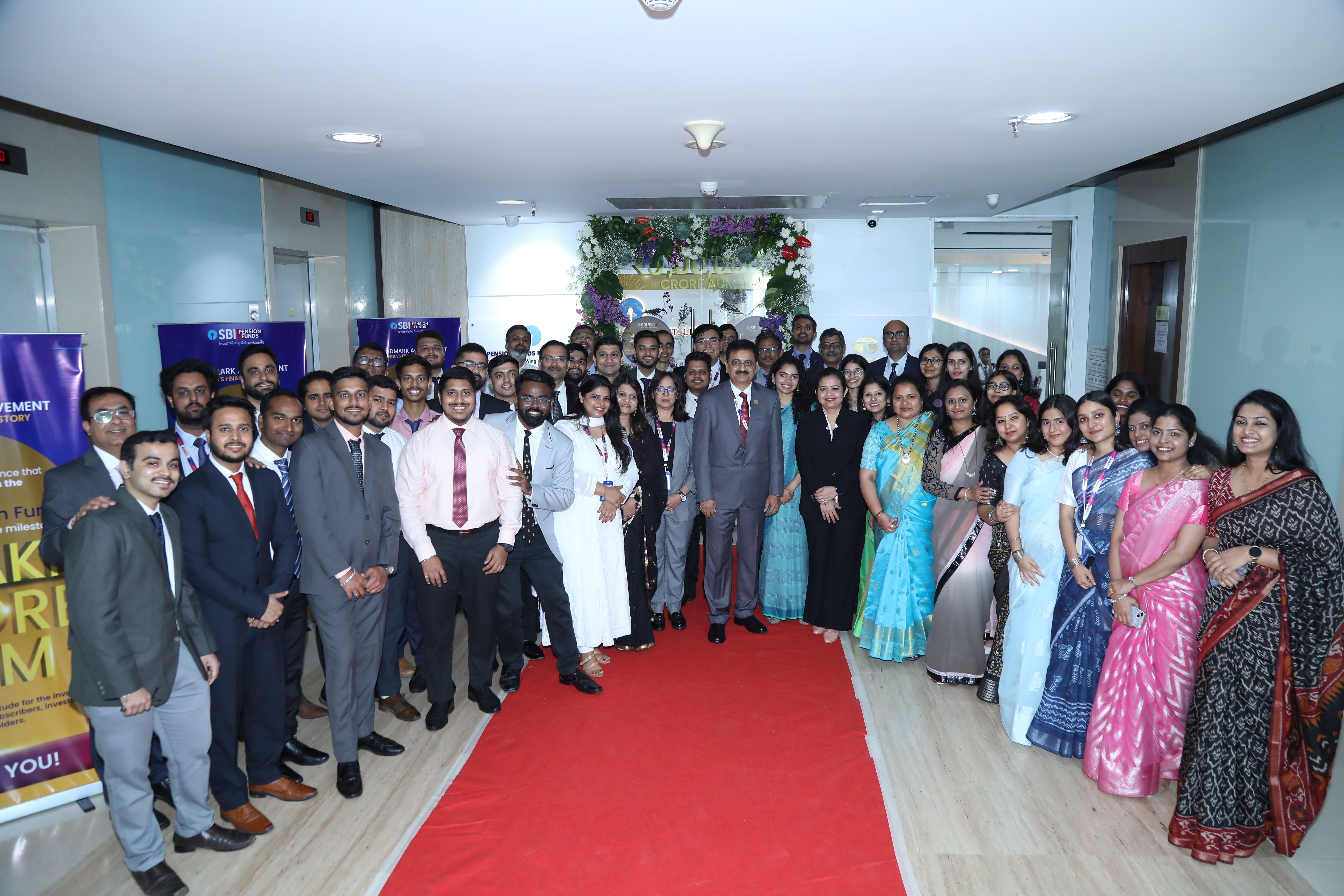people-gather-for-picture-clicking